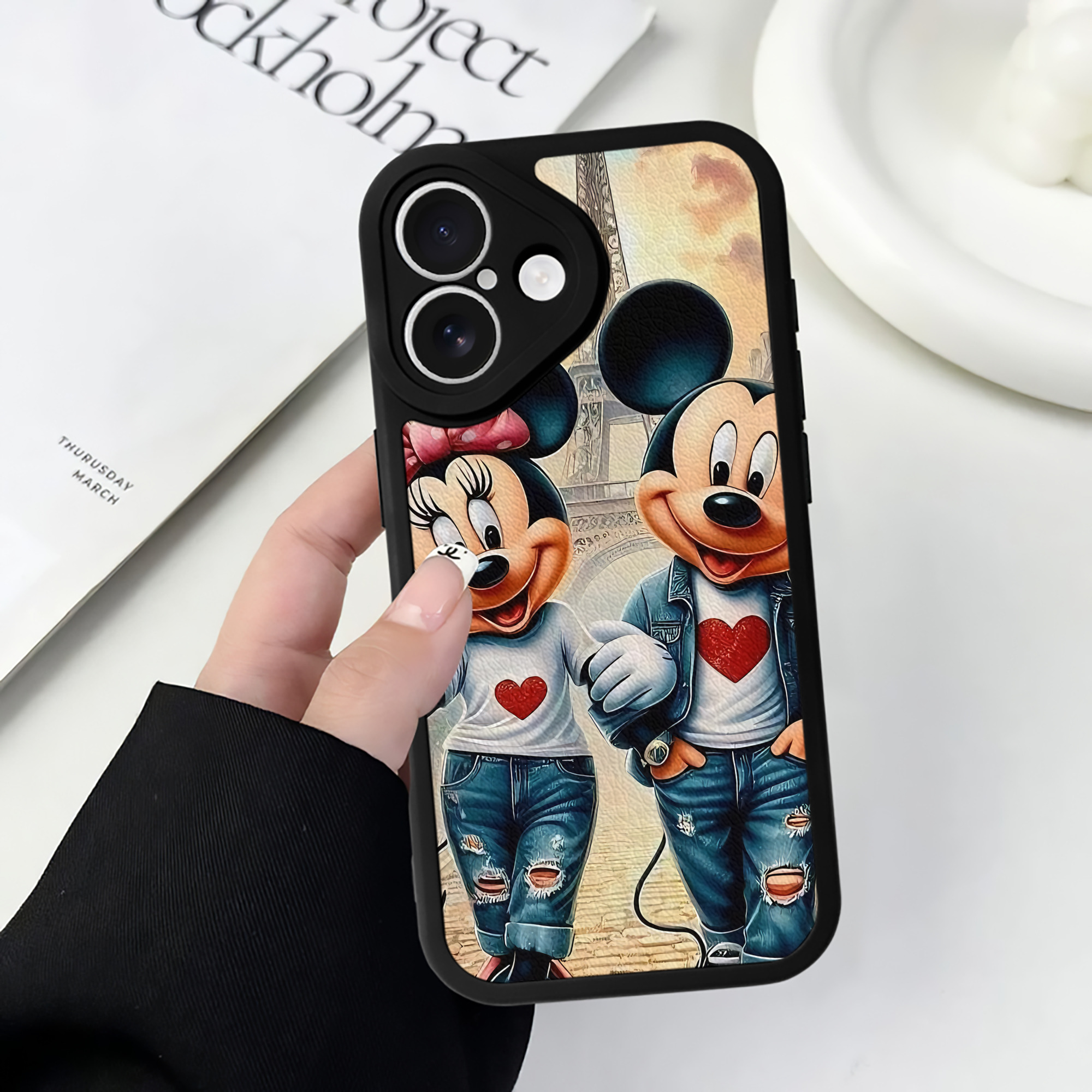 （画像用） ミッキーマウス Mickey Mouse 【iPhone 16シリーズ対応】シリコンスマホケース（レザー調） 材質：シリコン